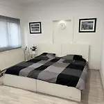 Renovated City Center Apt End Of Sept 23