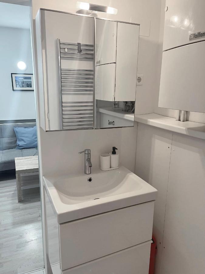 Renovated City Center Apt End Of Sept 23 Apartment